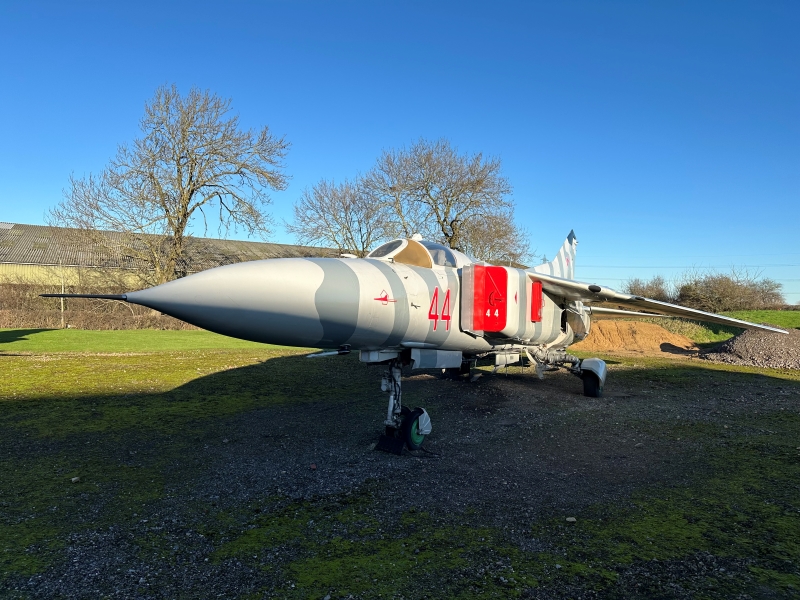 NewarkAirMus's tweet photo. An all time #CockpitFest favourite story happened at the weekend:
Sat – visitor films themselves sitting in #MiG23 & emails friend in Frankfurt, Germany; friend gets on train & head to #CockpitFest25
Sun – friend gets to sit in #MiG23
#Awesome https://t.co/MPEZYCzUlL