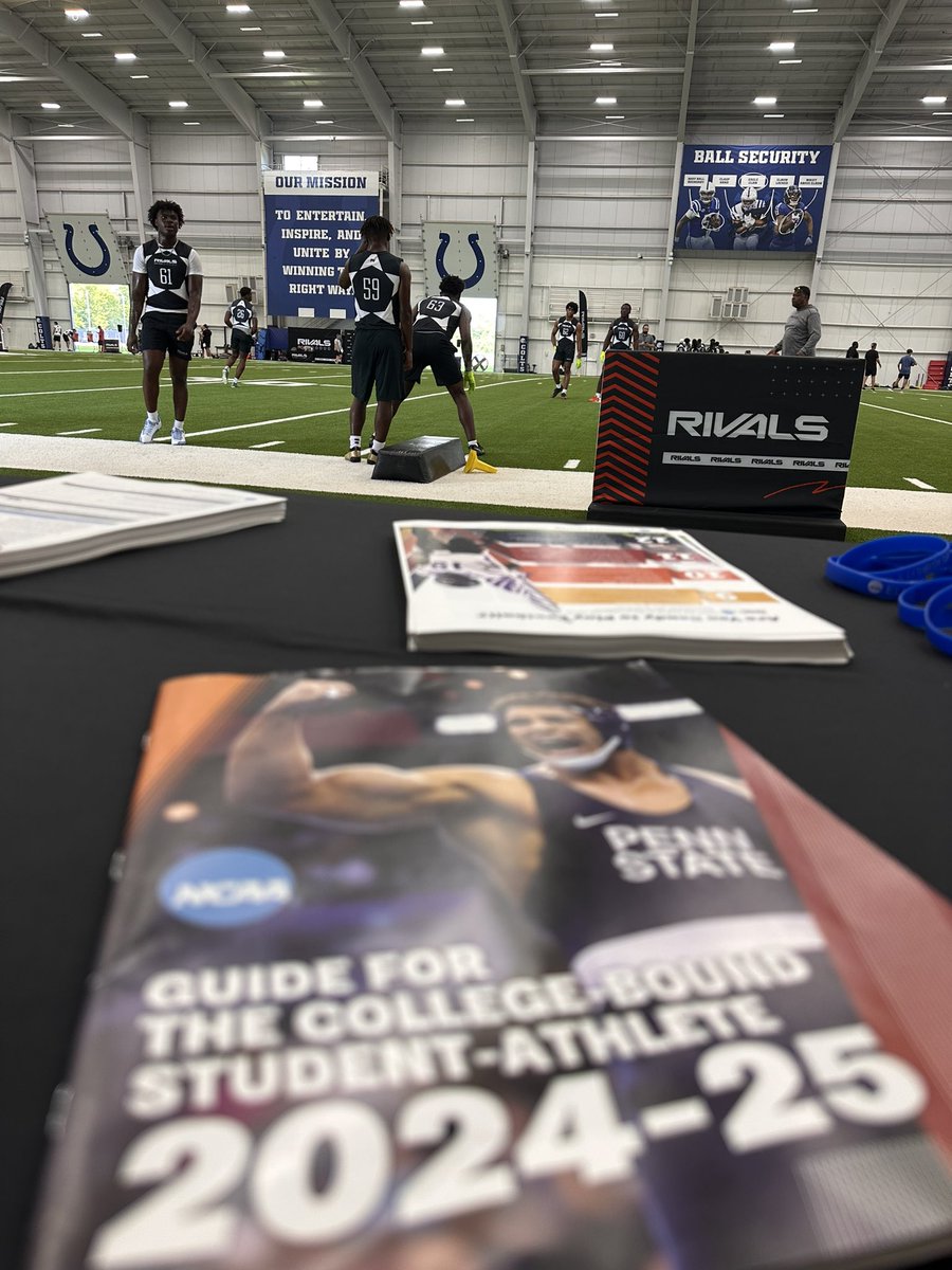 Elizabeth Thompson tweet media