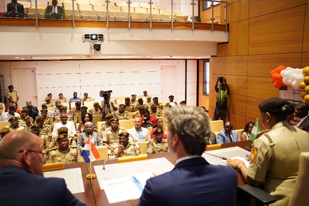 Dienst Terugkeer en Vertrek (@dtenv) on Twitter photo What a warm welcome! We visited Nigeria and during the meeting with <a href="/nigimmigration/">Nigeria Immigration Service</a> we handed over a tool to support passport verification and strengthen migration systems. The two-day visit was co-organized and attended by the Dutch embassy. Thanks for the invitation. What a warm welcome! We visited Nigeria and during the meeting with <a href="/nigimmigration/">Nigeria Immigration Service</a> we handed over a tool to support passport verification and strengthen migration systems. The two-day visit was co-organized and attended by the Dutch embassy. Thanks for the invitation.