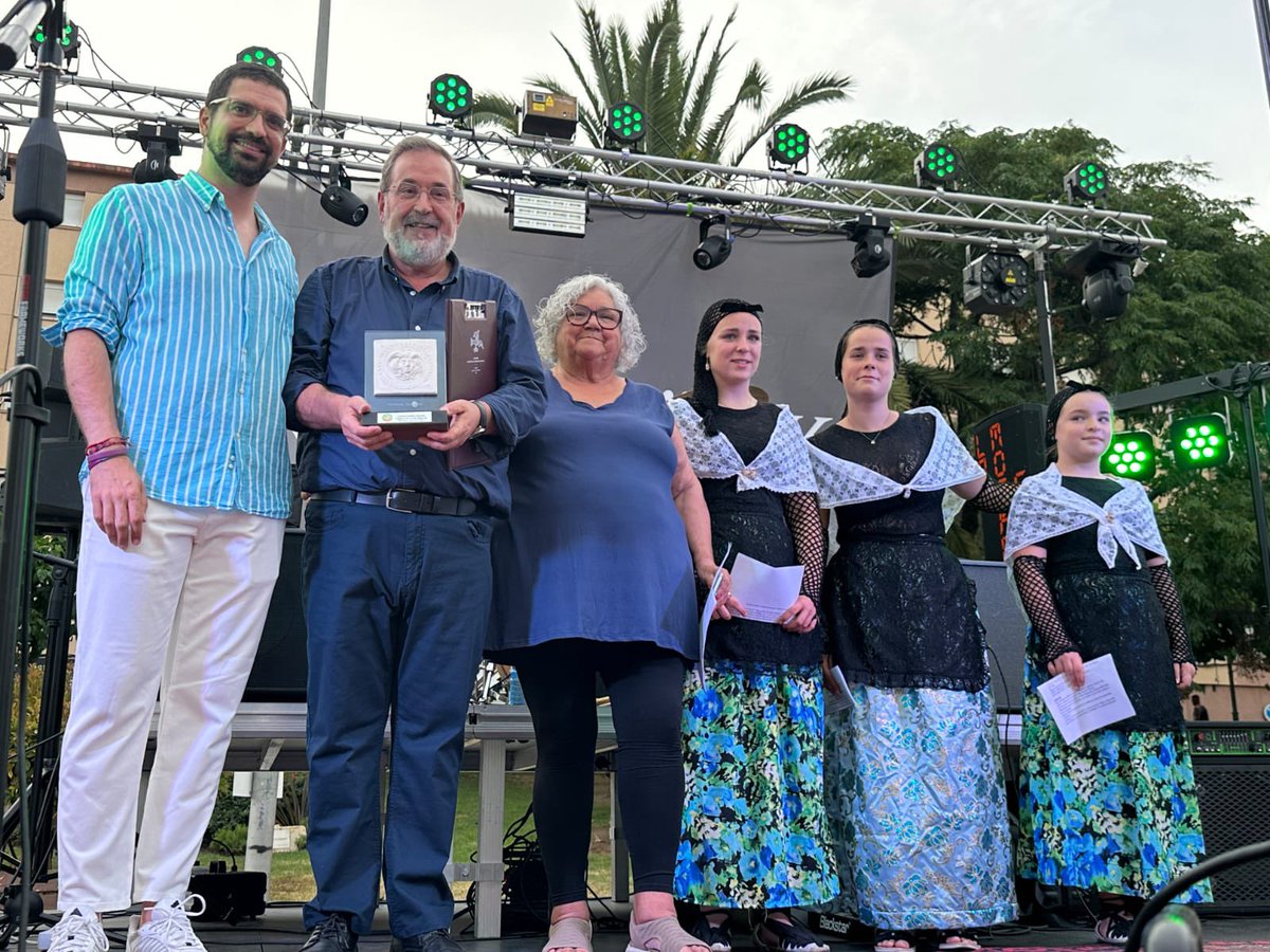 🎉 Amb el pregó comencen les festes del barri de Sant Pere i Sant Pau!
És un moment per gaudir i fer barri. L’enhorabona a l’<a href="/av_spisp/">AV Sant Pere i Sant Pau</a> per la il·lusió i dedicació que hi poseu per organitzar aquestes festes.
👏 Gràcies a tothom qui ho fa possible. Bones festes