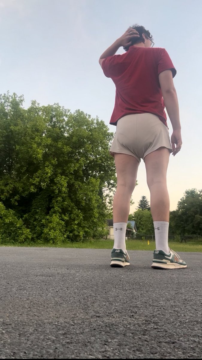 TallDiaperBoy's tweet photo. First time being in public in a diaper 😵‍💫 is it obvious I’m wearing one🥺#diaperboy https://t.co/xPALUI0bz2