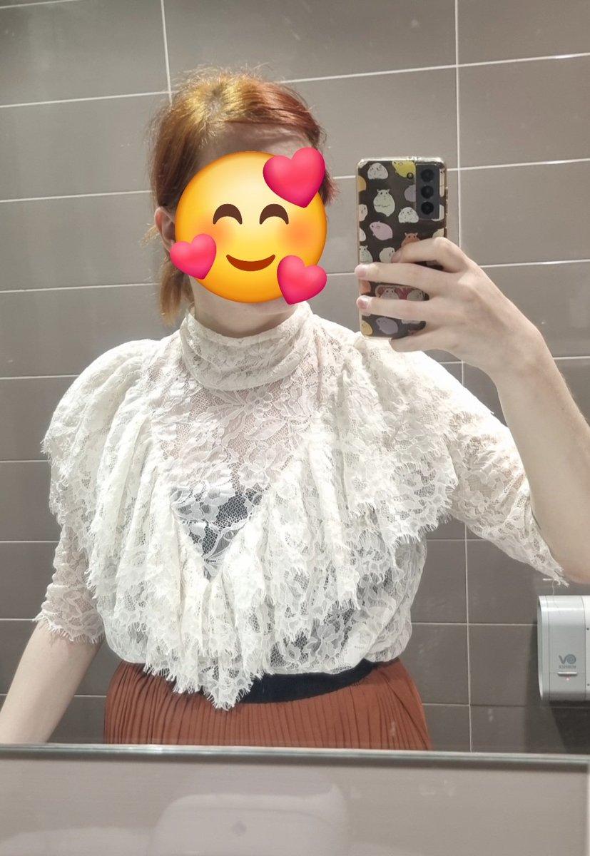 I recently got some beautiful pieces. A wonderful Raven dress (I'll take a photoshoot soon) given to me by <a href="/enontie/">𝕰𝖗𝖞𝖓𝖎𝖙𝖍 𝕸𝖆𝖜𝖊𝖓</a> , and this fantastic Edwardian style lace blouse by H&amp;M that I've wanted to steal from <a href="/ThroughAlfaNoir/">🌸 А l í z 🌸</a> for years (don't worry I didn't steal it 🤭)