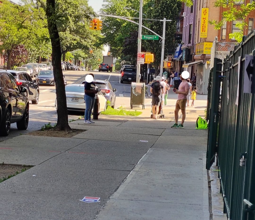 copaantl98's tweet photo. @BOENYC are canvassers allowed to be that close to polling sites? https://t.co/EHGr1h5buJ