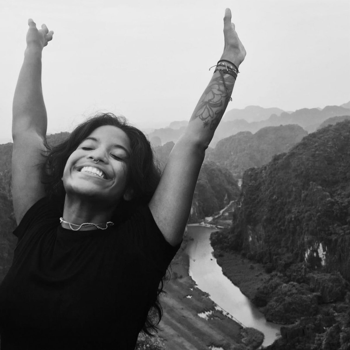 Danilomelo22's tweet photo. Negligência é a palavra que define a dor pela perda de Juliana Marins. O descaso do governo da Indonésia durante quatro dias custou a vida da brasileira.
#JulianaMarins #negligência #Indonésia https://t.co/skswaVniLR