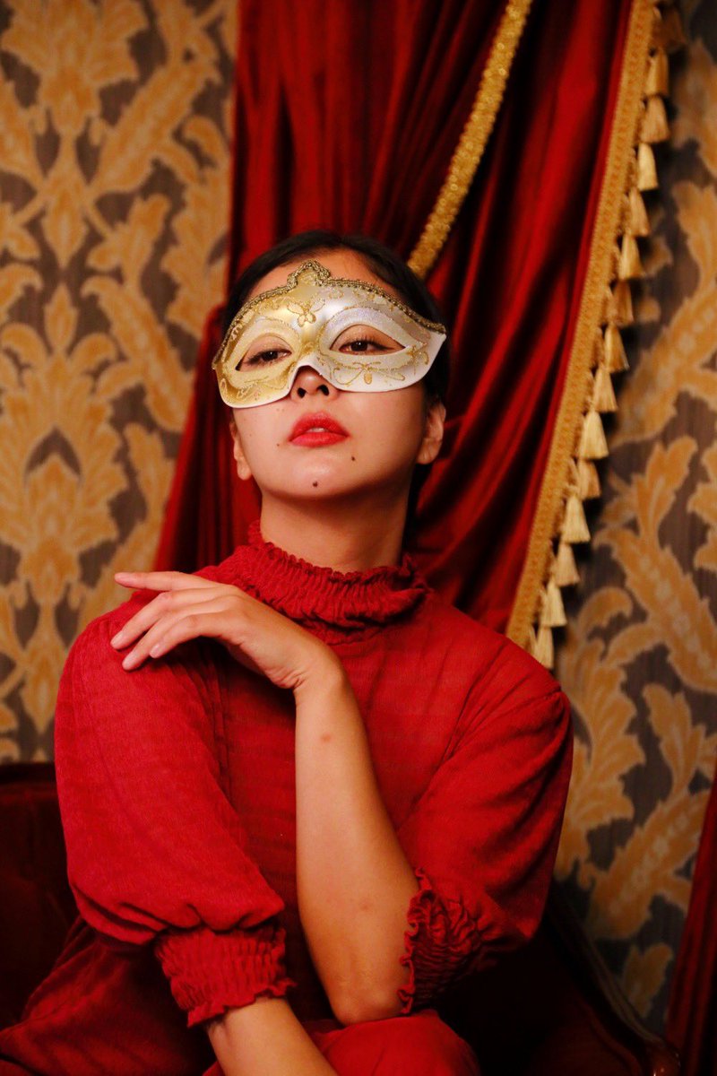 先日なりすまし通報した時、こんな文字数多い&amp;講座の告知ばかりしてる47歳おしゃべり男のアカウントでもなりすまされるのかな〜ってシンプルに思いました💦これからの人生、AIにフェイクの講義動画を作られても誰もが一瞬で見破れるくらいの個性の強い人間にならないといけないんですかね😅仮面美女⬇️