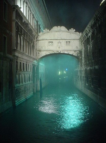An evening in Venice. Mysterious, yet romantic.Have you ever wanted to go to Venice? What about Italy?  bit.ly/2wLpfiR