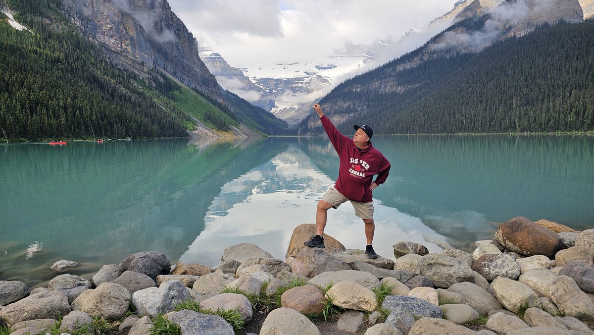 EPIC #bucketlist #toupspose Beautiful Lake Louise