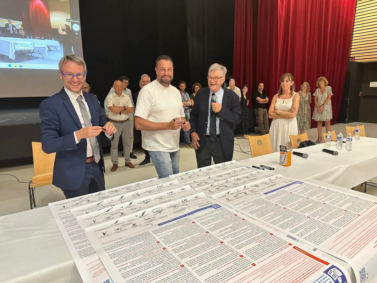 PascalMazet's tweet photo. Présent à Rodez pour la signature de la charte Romain Jacob par les hôpitaux publics de l'Aveyron. En présence de Pascal Jacob https://t.co/rrmwIKHXbO