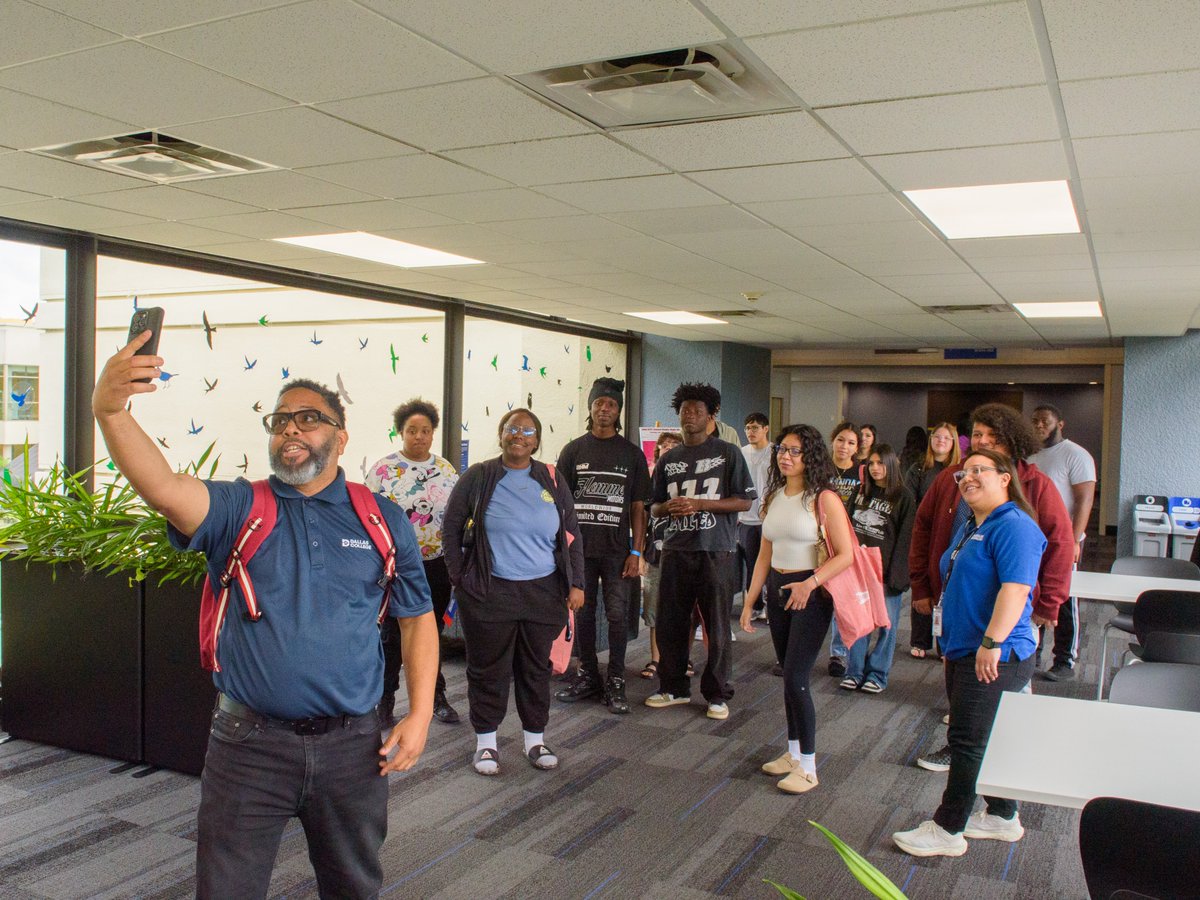 dallascollegetx's tweet photo. Wish there was a way to streamline the transition to Dallas College? Thankfully, there is. New Student Orientation loops you in to resources, services, student life and more. Learn more and sign up —> https://t.co/Lk6IzxXtbi https://t.co/tR6ayO7tOU