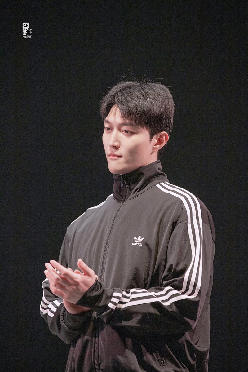 포 레스트 tweet media