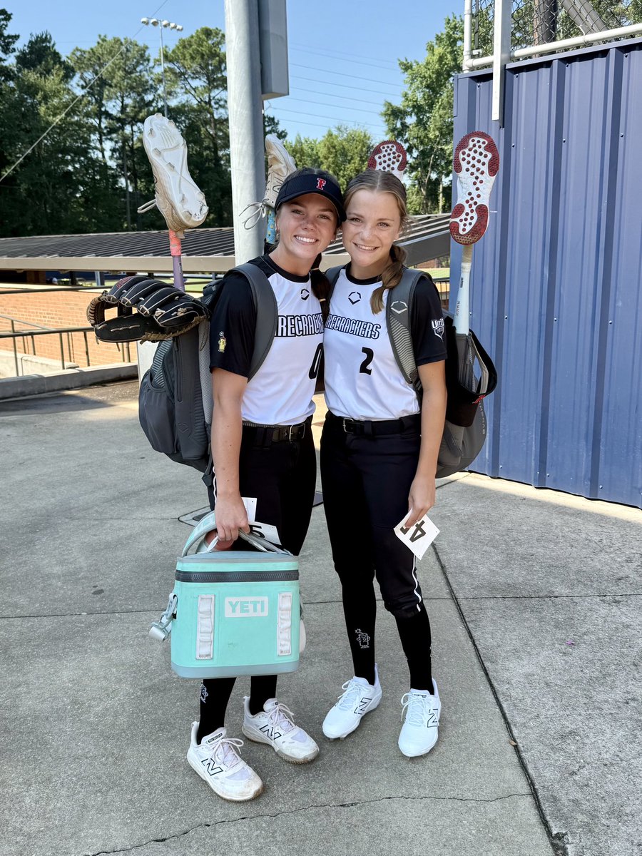 ALFC2028's tweet image. Camp season loading!! Excited to see @MollySandlin and @jessie_hartley1 this morning at the @SamfordSoftball camp! #CampSzn #GoBulldogs