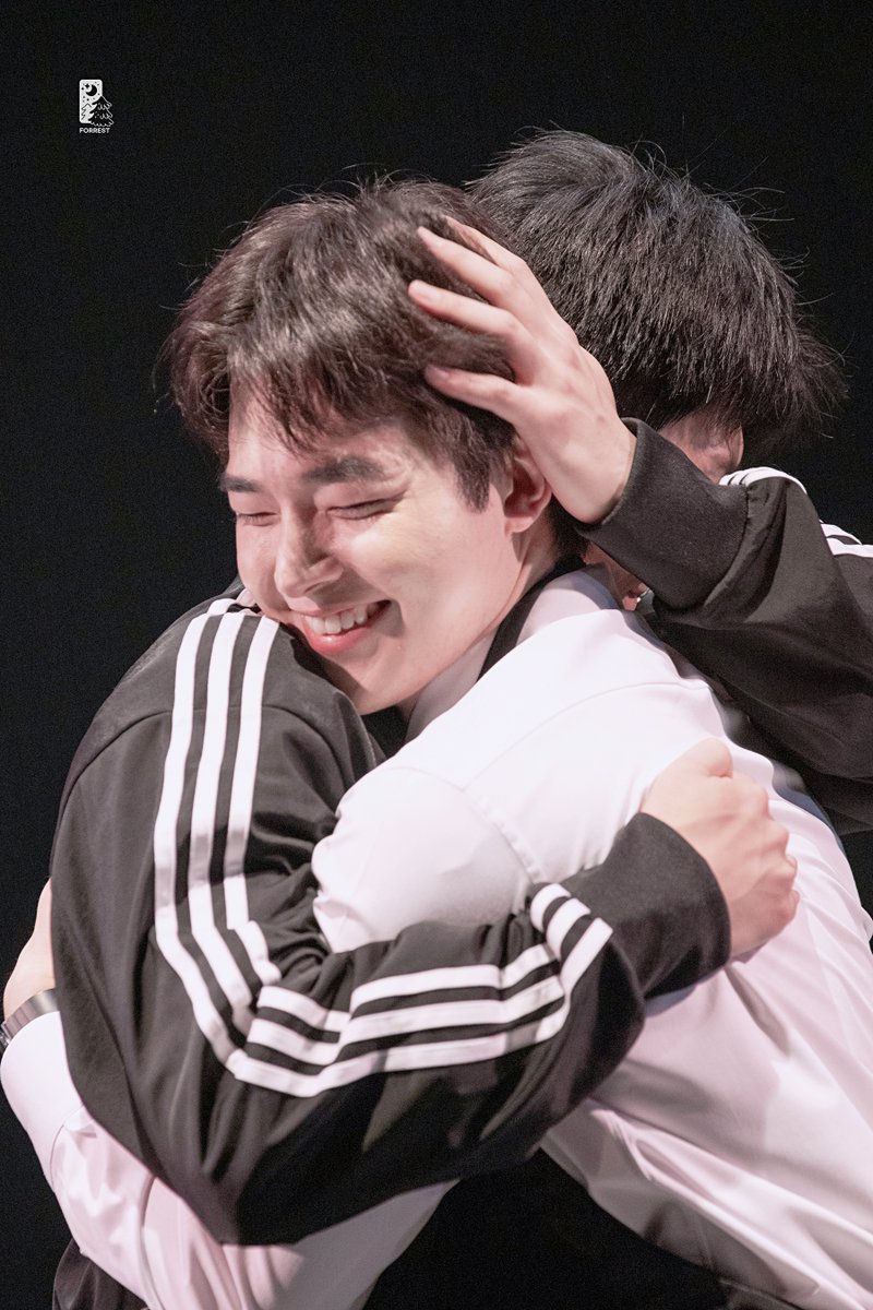 포 레스트 tweet media