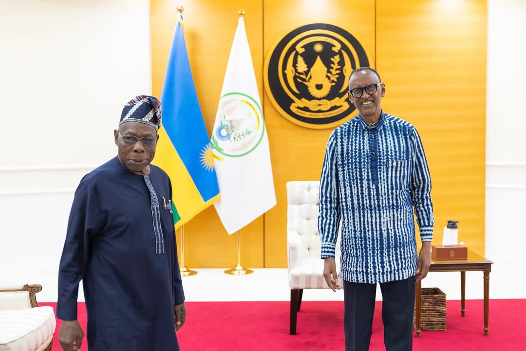 Ce mardi, le Président Paul Kagame a reçu Olusegun Obasanjo, ancien Président du Nigeria, pour des échanges portant sur plusieurs sujets, notamment ceux liés à la région, ainsi que sur d’autres questions majeures concernant le continent africain et le monde dans son ensemble.