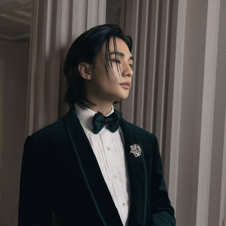 jiequeenz's tweet photo. 🎩’ 𝑆𝑟 &amp; 𝑆𝑟𝑎 𝐻𝑤𝑎𝑛𝑔 𝘧𝘰𝘳𝘢𝘮 𝘤𝘰𝘯𝘷𝘪𝘥𝘢𝘥𝘰𝘴 𝘥𝘦 𝘩𝘰𝘯𝘳𝘢 𝘥𝘰 𝘫𝘢𝘯𝘵𝘢𝘳 𝘥𝘦 𝘨𝘢𝘭𝘢 𝘥𝘢 𝑪𝒂𝒓𝒕𝒊𝒆𝒓.

[#StaySelcaDay #Hyunjin #황현진 #SSD #SKZ #LoveStay #현진 #StrayKids #HwangHyunjin #스트레이키즈 #Cartier] https://t.co/4LdbkqMYNl