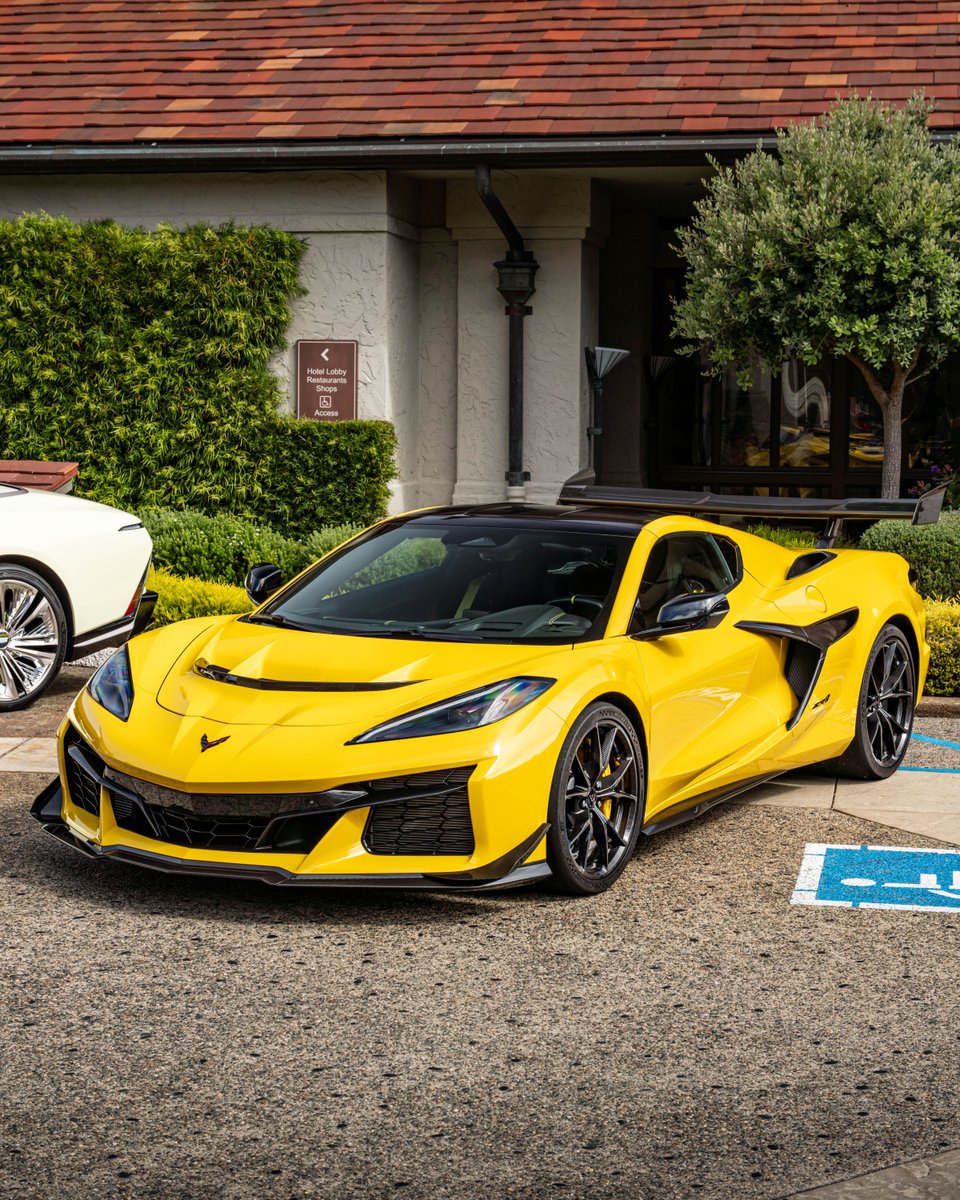 Performance comes first, but the Pilot Sport Cup 2 R delivers looks too 😮‍💨🔥

📸: <a href="/rchanphoto/">R C H A N</a> 

#Michelin #CorvetteZR1