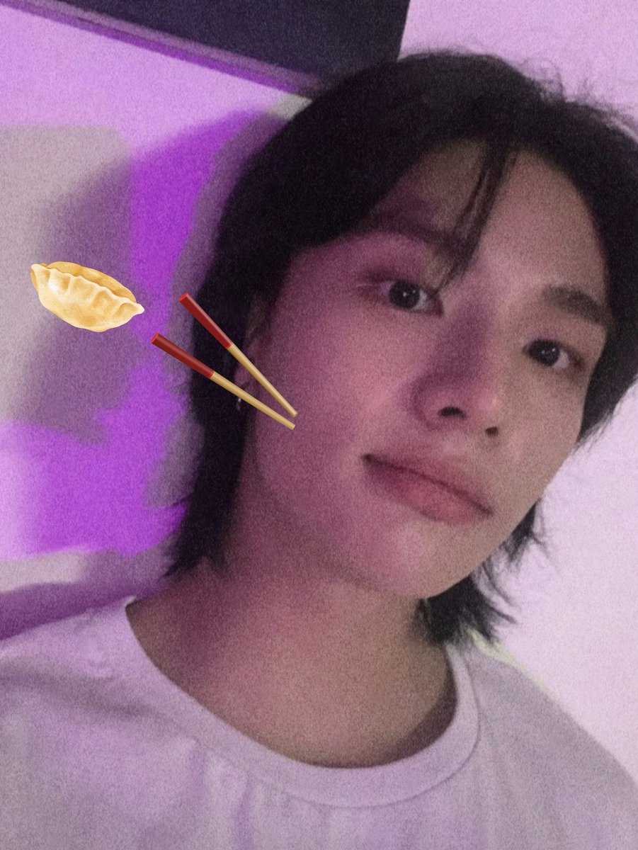 yongboklixxeu's tweet photo. ╰┈➤ ྀི “𝘸𝘦’𝘳𝘦 𝘁𝘄𝗶𝗻𝗻𝗶𝗻𝗴!” ֶָ ☁︎ ˎˊ˗
「 🅐🅕🅣🅔🅡 𝐝𝐢𝐧𝐧𝐞𝐫 𝐝𝐚𝐭𝐞? 」
#StaySelcaDay #SSD #SSD_25 #SSD25 #LoveStay #StayBeautiful #StrayKids #스트레이키즈 #HwangHyunjin #황현진 #Hyunjin #현진 @Stray_Kids https://t.co/dUNZCnBnc0