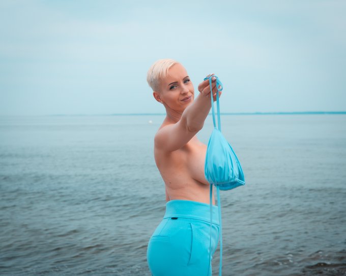 Watch Anike Ekina's leaked NSFW photo on TwXstars