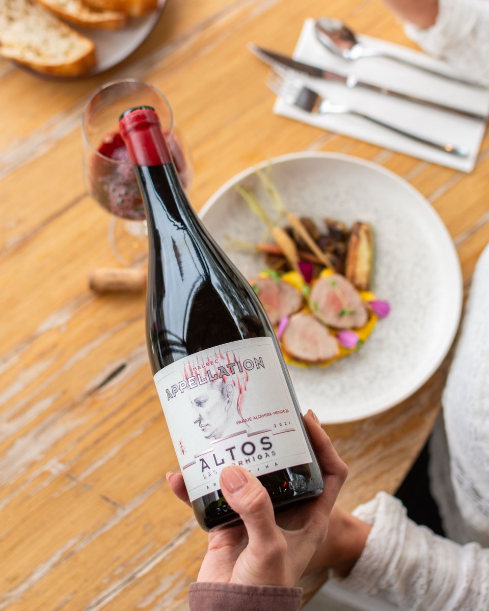 ALHmalbec's tweet image. Disfrutamos el finde largo en Ruda Cocina, un programa ideal para quienes quieren disfrutar los días de descanso en Mendoza.
El maridaje elegido fue el Malbec Appellation Paraje Altamira con solomillo de cerdo, un plato que armoniza a la perfección con el carácter de éste Malbec.
