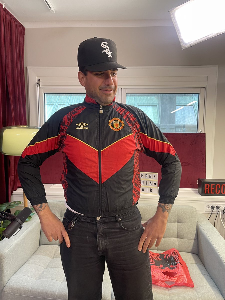 MOURINHO TO THE RESCUE 😍

We back in style. Er det Mourinho som gjør sin gamle klubb en tjeneste?

Løsner det på overgangsmarkedet?

Og Garnacho i Rashford-drakt. Storm i vannglass?

Ali Soufi-Grimsrud er dagens gjest ❤️

open.spotify.com/episode/435Abr…