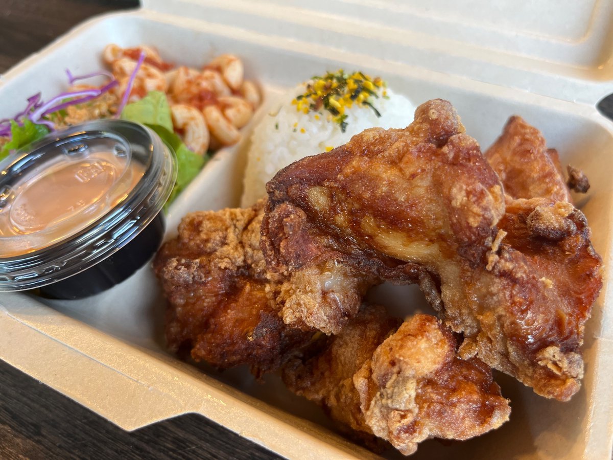 【湿気でだる〜い朝にこそ！】
・Shima=Toriのサーモンスープであったか北欧気分🇫🇮
・TOMOのTONの炙りチャーシュー丼でとろける満足感🍚
・LocoKitchenのロコモコでパワー注入🌺
#茅ヶ崎 #あったか飯 #チャージ系ごはん