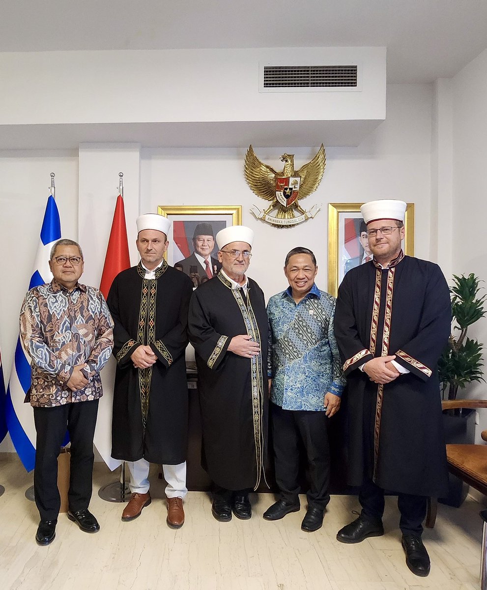 anismatta's tweet image. Selain dengan pejabat pemerintahan, saya juga melakukan pertemuan dengan tokoh-tokoh agama di Athena, Yunani. 

#kemlu #kabinetmerahputih #inidiplomasi #indonesiainathena #yunani