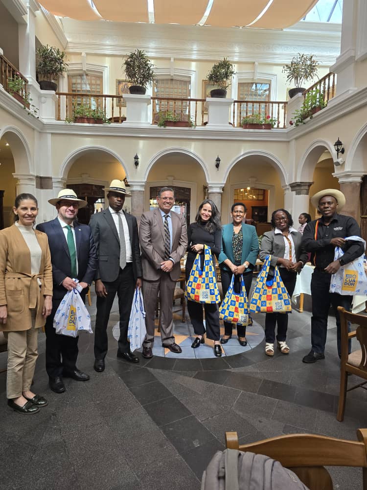 mugarra's tweet image. While on a bench marking trip to Ecaudor, we were hosted by the Ecaudorian Minister of Tourism @MateoEstrella and culture @RominaMProcel. There would be no better country from which to benchmark the Equator than one whose name originates from the Equator itself.