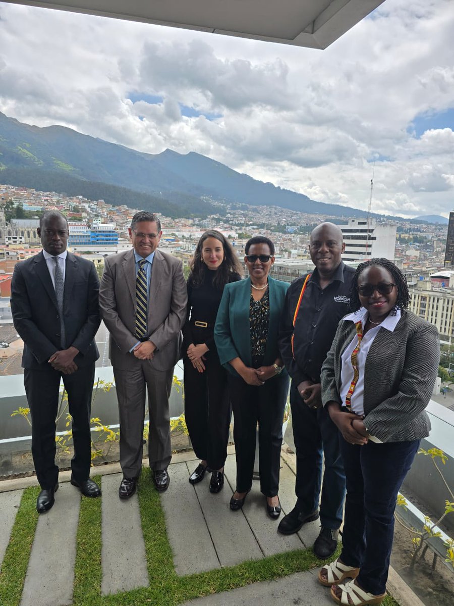 mugarra's tweet image. While on a bench marking trip to Ecaudor, we were hosted by the Ecaudorian Minister of Tourism @MateoEstrella and culture @RominaMProcel. There would be no better country from which to benchmark the Equator than one whose name originates from the Equator itself.