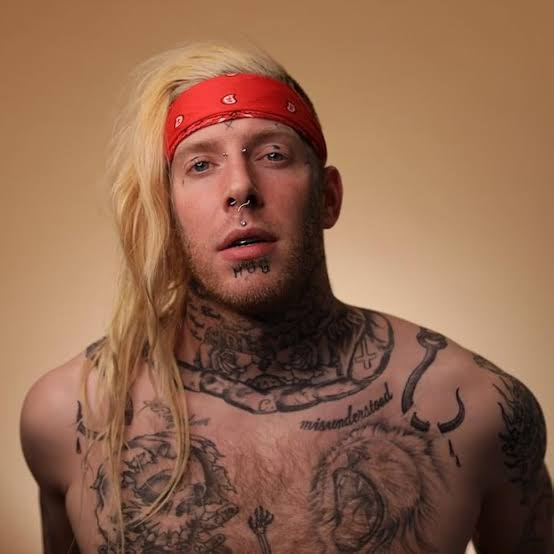 Who is your favorite white guy from Canada that thinks they are a rapper from California?

1. Jay Worthy 
2. Madchild
3. Tom MacDonald