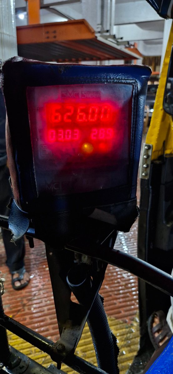 KunalTri316's tweet photo. @MumbaiRTO @MumbaiPolice @RoadsOfMumbai @nitin_gadkari Rickshaw meter tempering still continues from Mumbai Airport. But it has gone extreme now. I travelled from T2 &amp; meter read 28.9 kms against 20 kms ride and charged Rs. 623 (night charge). I am attaching pictures as evidence. https://t.co/Nl3TGA0szT