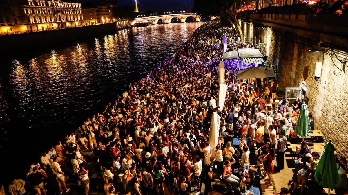 Fête de la musique à Paris : 18 personnes jugées en comparution immédiate ce mardi, 46 gardes à vue prolongées

30 personnes en tout sont déférées ce mardi, alors que 46 personnes ont vu leur garde à vue prolongée.
franceinfo.fr/culture/musiqu…