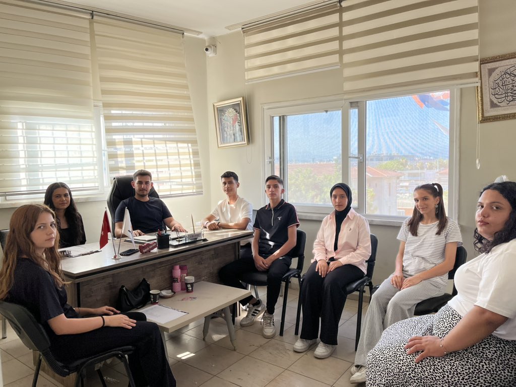 Tarsus AK Parti Gençlik Kolları Başkanı Mert Elmas ve Yeni Seçmen Başkanımız Gamze Kocaoğlan ile birlikte, Yeni Seçmen Birimi’ndeki genç kardeşlerimizle bir araya geldik.
Hoş sohbetler eşliğinde, geleceğe dair hayallerimizi ve hedeflerimizi konuştuk.