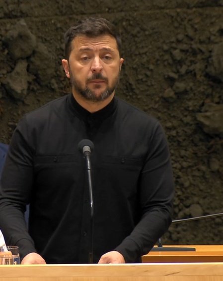 KAFKA_Dev's tweet photo. Stelling: OPLICHTER Zelensky hoort geen applaus te krijgen, deze OPLICHTER hoort niet in ons parlement maar in de GEVANGENIS! 

Doe een ❤️ &amp; RT als je het eens bent! https://t.co/3OhpdtEwoq