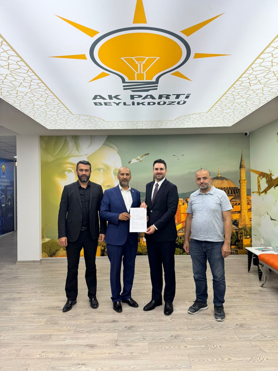 Ak Parti Beylikdüzü İlçe Başkanlığına atanan Mustafa Necati Işık beye makamında hayırlı olsun ziyaretine gittik.  Partimizin meclise sunduğu kanun teklifi Ailenin korunması ve sapkınlığın suç sayılmasına dair kanun teklifi" hakkında bilgilendirmede bulunduk.İlgileri için teşekkür