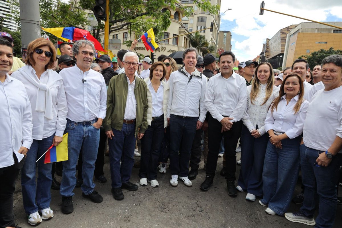 #AhoraColombia 🇨🇴 porque se vale pensar diferente sin ser enemigos.