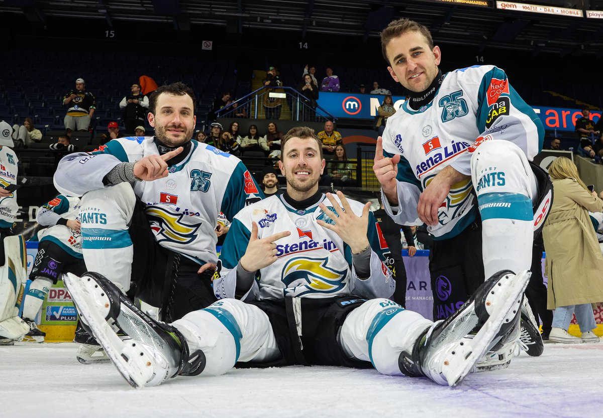BelfastGiants's tweet image. 📸 𝐇𝐀𝐍𝐆 𝐈𝐓 𝐈𝐍 𝐓𝐇𝐄 𝐋𝐎𝐔𝐕𝐑𝐄

Conway ☑️
Goodwin ☑️
Piccinich ☑️

#WeAreGiants