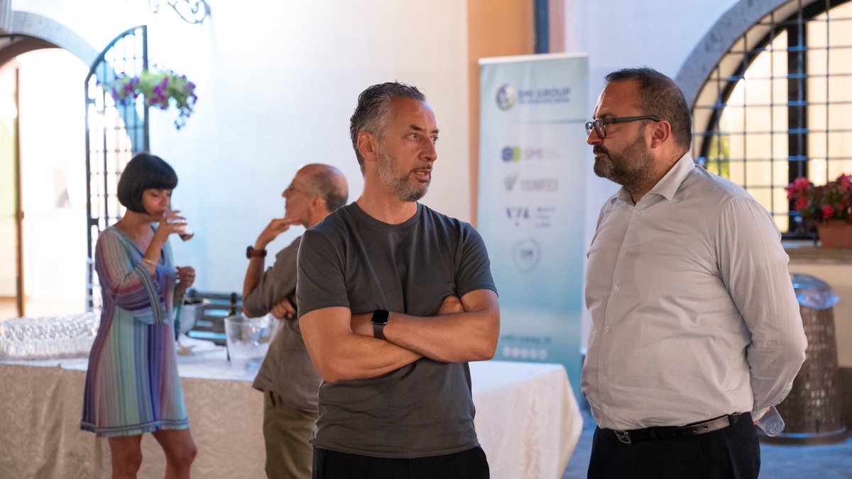 SMI_Group_IT's tweet image. Nell’anno del nostro decennale, è stato un piacere e un privilegio per SMI Group ospitare l’edizione 2025 del 𝗕𝗮𝗿𝗯𝗲𝗰𝘂𝗲 𝗱𝗲𝗹𝗹’𝗜𝗻𝗳𝗼𝗿𝗺𝗮𝘁𝗶𝗰𝗮 – 𝗦𝗮𝗽𝗼𝗿𝗶 𝗰𝗵𝗲 𝘂𝗻𝗶𝘀𝗰𝗼𝗻𝗼, 𝗶𝗱𝗲𝗲 𝗰𝗵𝗲 𝗰𝗿𝗲𝘀𝗰𝗼𝗻𝗼. Un evento che affonda le sue radici in una…