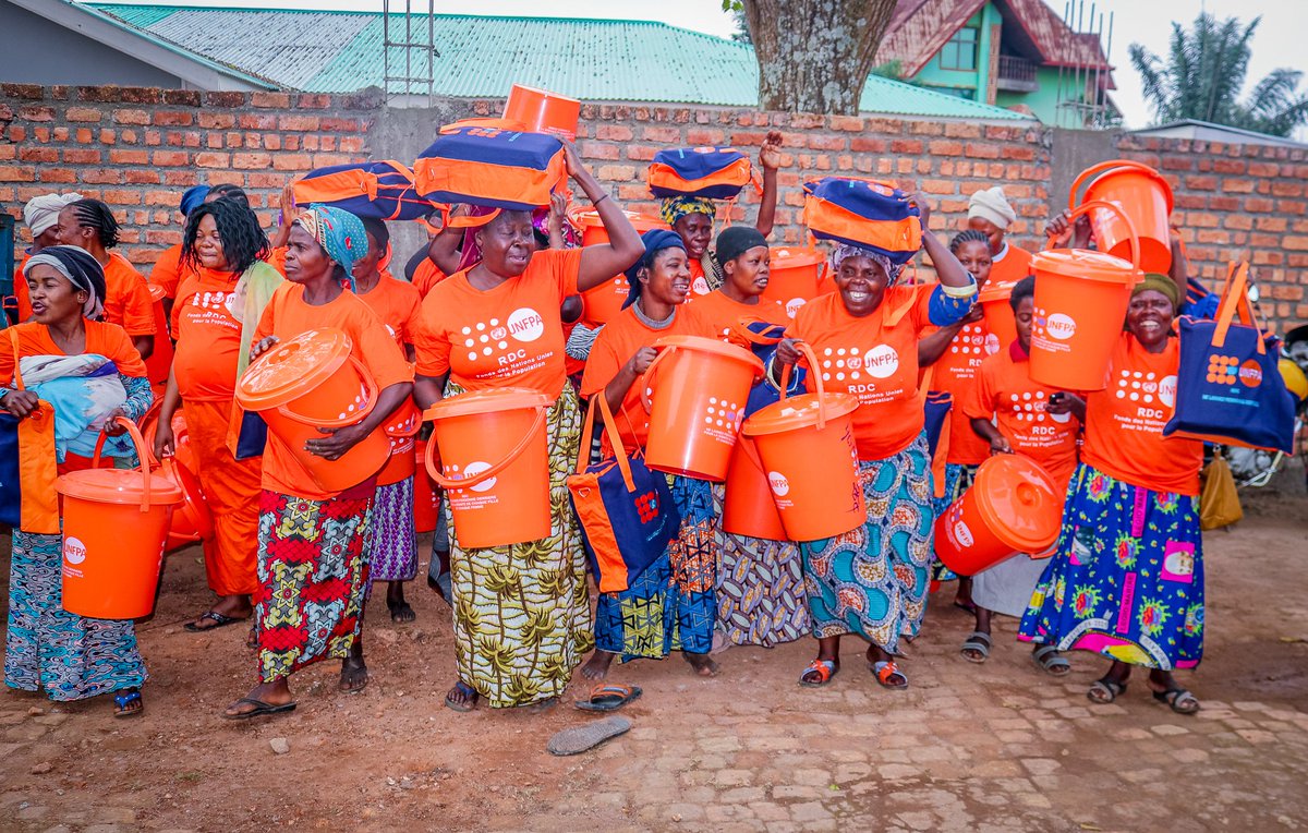 UNFPA-RDC (@unfpardc) on Twitter photo #BUKAVU : Le <a href="/SofediOng/">SOFEDI asbl</a>, avec l’appui de #UNFPA, a distribué des kits de dignité à 104 femmes déplacées vivant actuellement au sein de familles d’accueil à #Bukavu. Les bénéficiaires ont exprimé leur profonde gratitude envers #UNFPA et ses donateurs pour cette aide significative. #BUKAVU : Le <a href="/SofediOng/">SOFEDI asbl</a>, avec l’appui de #UNFPA, a distribué des kits de dignité à 104 femmes déplacées vivant actuellement au sein de familles d’accueil à #Bukavu. Les bénéficiaires ont exprimé leur profonde gratitude envers #UNFPA et ses donateurs pour cette aide significative.