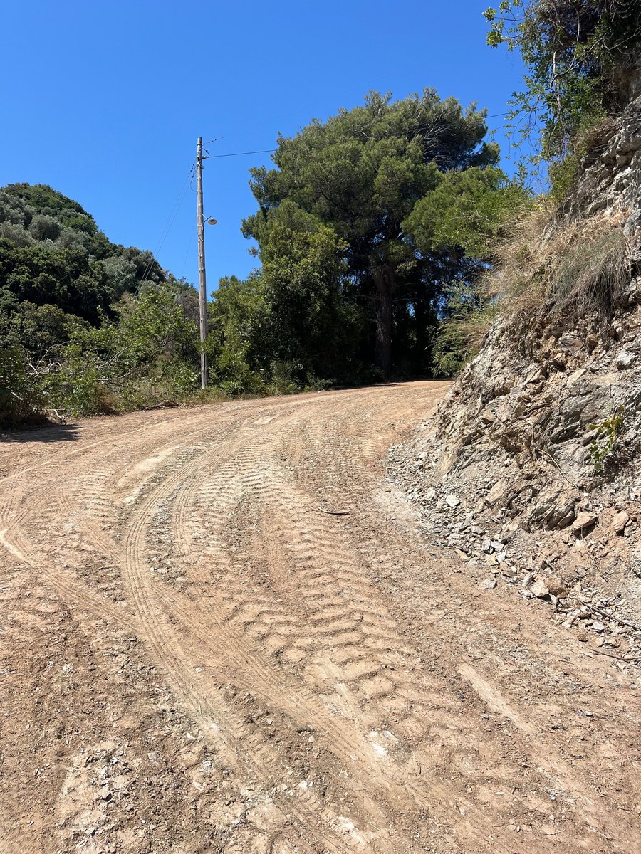 DimosNPiliou's tweet photo. Αποκατάσταση του δρόμου Συκή-Ποτόκι @mmitzicos #DimosNotiouPiliou #MunicipalitySouthPelion #Syki #Potoki #asfaltostrosi https://t.co/7GRv6Q7Fsl https://t.co/HfD76CSnOp
