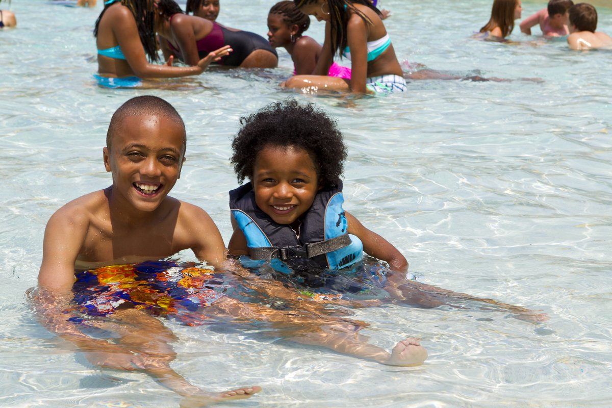 🏊  2 DAYS: On June 26, we'll join aquatics facilities nationwide for the World's Largest Swimming Lesson! #SixFlagsWhiteWater

Participants get free admission. One parent / guardian can buy a discounted ticket.

Registration required.
👉 bit.ly/4l6grrH