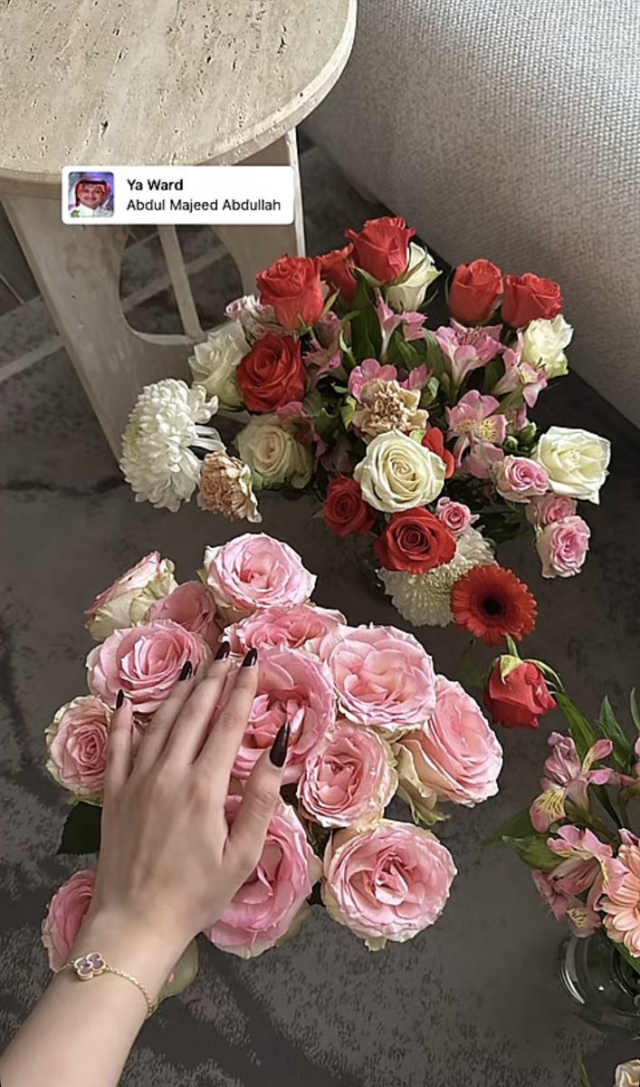 و أنا قلبِي لحب الورد ميّال و مغروُم ❤️