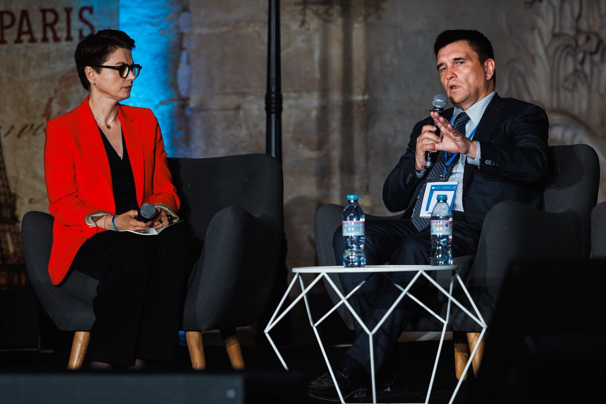 World In Progress (@wip_forum) on Twitter photo Es la lucha de Ucrania, pero es la prueba de Europa.
Una interesante conversación entre <a href="/PavloKlimkin/">Pavlo Klimkin</a>, exministro de Asuntos Exteriores de Ucrania (2014-2019) y <a href="/Orysiaua/">Orysia Lutsevych</a> (<a href="/ChathamHouse/">Chatham House</a>) durante #WIPChantilly2025. Es la lucha de Ucrania, pero es la prueba de Europa.
Una interesante conversación entre <a href="/PavloKlimkin/">Pavlo Klimkin</a>, exministro de Asuntos Exteriores de Ucrania (2014-2019) y <a href="/Orysiaua/">Orysia Lutsevych</a> (<a href="/ChathamHouse/">Chatham House</a>) durante #WIPChantilly2025.