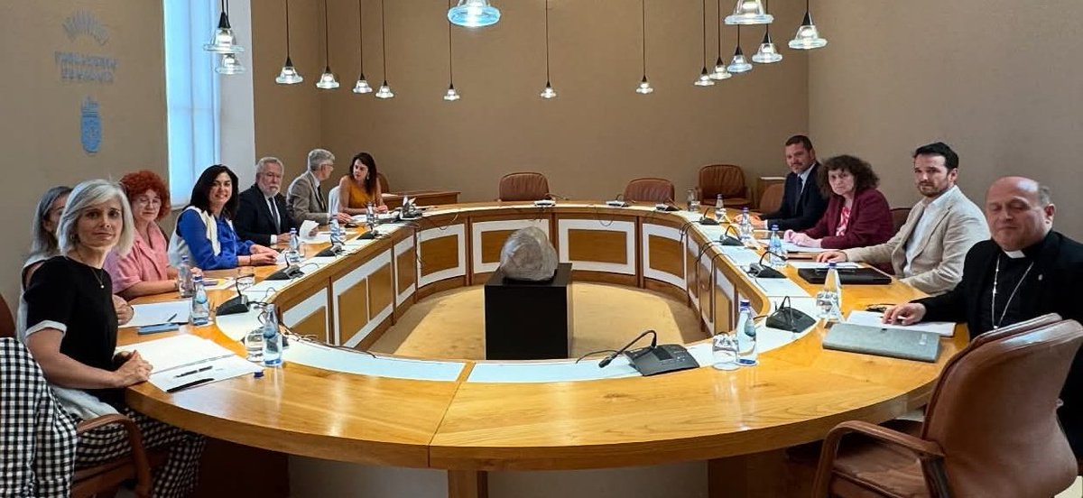 Primeira reunión do Padroado da Fundación Panteón de Galeg@s Ilustres. Empezamos o camiño para poñer este símbolo do que somos como nación galega, onde honrármonos aos que tanto teñen contribuído á nosa identidade e dignificación como pobo, ao servizo d@s galeg@s.