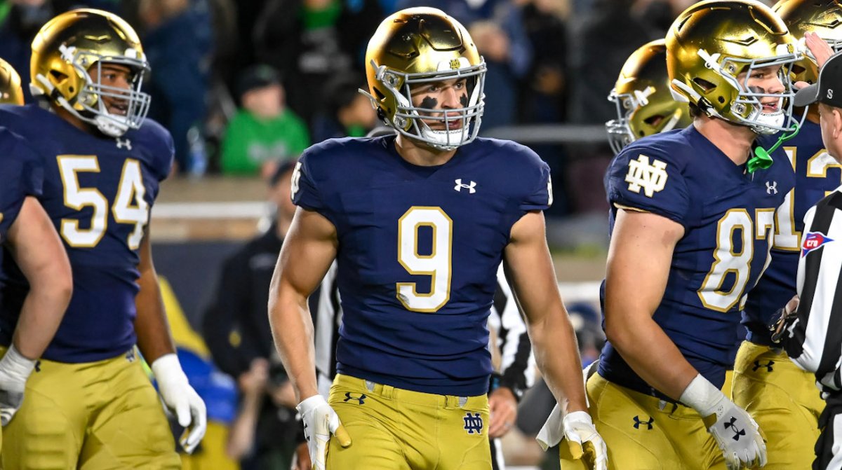 ● TE Spotlight ●

Eli Raridon - Notre Dame

🔐 Breakout Watch

• Notre Dame always does an exceptional job at developing TEs and Raridon could be the next in line if healthy. In his career he's caught 16 passes for 141 yards 3 Touchdowns averaging 8.8 ypc.