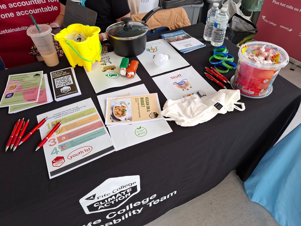 STEMFife's tweet image. Great to be working with partners promoting #STEM @fifecollege Levenmouth campus today as part of the Community STEM Event.