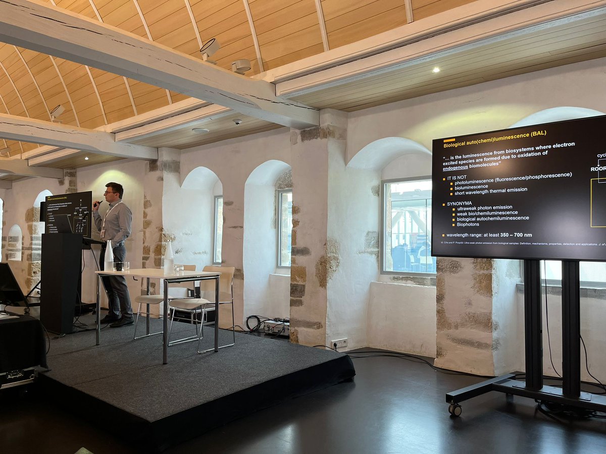 BioED_IPE's tweet image. ⚡️@mcer just presented at #BioEM2025, Rennes: yeast’s faint glow gives an instant, label-free readout of permeabilization → cleaner electroporation 🔬⚡️
Big thanks to Martin, Michal, Tomáš, Hoang, Djamel & our 🇸🇰🇨🇿🇯🇵 institutes.
#Biophotonics #Autoluminescence #Electroporation
