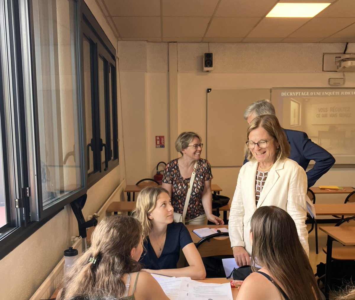 Académie de Lyon (@academielyon) on Twitter photo Au lycée Simone-Weil (Saint-Priest-en-Jarez), la rectrice <a href="/ABisagni/">anne bisagni</a> échange avec des élèves de 2de GT en stage d'observation avec la <a href="/Gendarmerie/">Gendarmerie nationale</a>
Un parcours de découverte des différents métiers rendu grâce à une convention nationale
Objectif : ouvrir les horizons dès la 2de ! Au lycée Simone-Weil (Saint-Priest-en-Jarez), la rectrice <a href="/ABisagni/">anne bisagni</a> échange avec des élèves de 2de GT en stage d'observation avec la <a href="/Gendarmerie/">Gendarmerie nationale</a>
Un parcours de découverte des différents métiers rendu grâce à une convention nationale
Objectif : ouvrir les horizons dès la 2de !