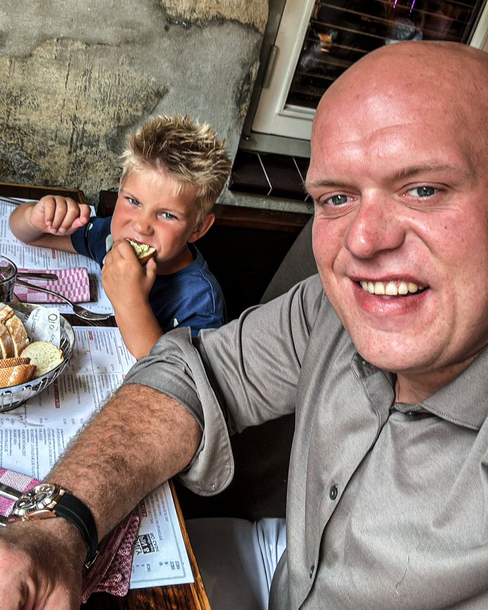 𝗢𝗻 𝗺𝘆 𝘄𝗮𝘆 𝘁𝗼 𝗡𝗲𝘄 𝗬𝗼𝗿𝗸! ✈️ Ready to get back to work after some quality time with the kids. 💚