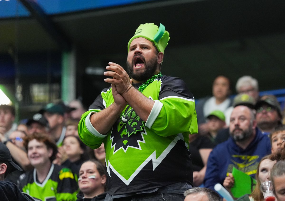 SaskRushLAX's tweet image. FYI the FEZ is closed today, but you can still look as good as this guy by shopping online!

shorturl.at/3OPMx
