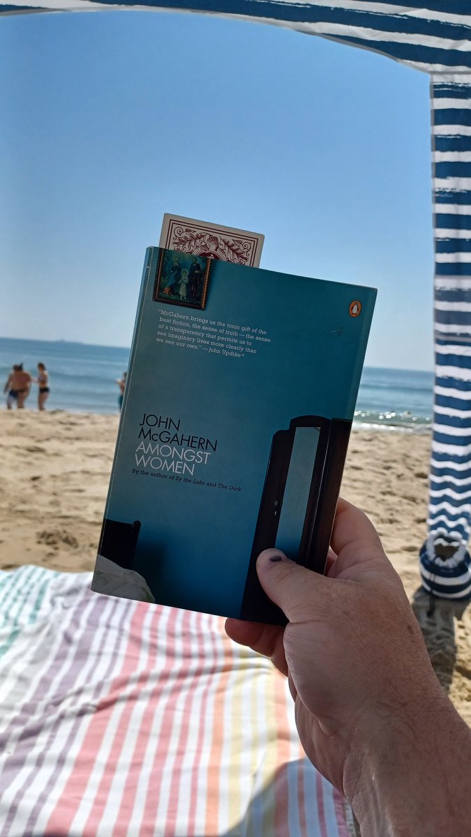 MatRyanELATeach's tweet photo. Beach reading might be the best reading. #SummersOff https://t.co/aT6dIjnCuF