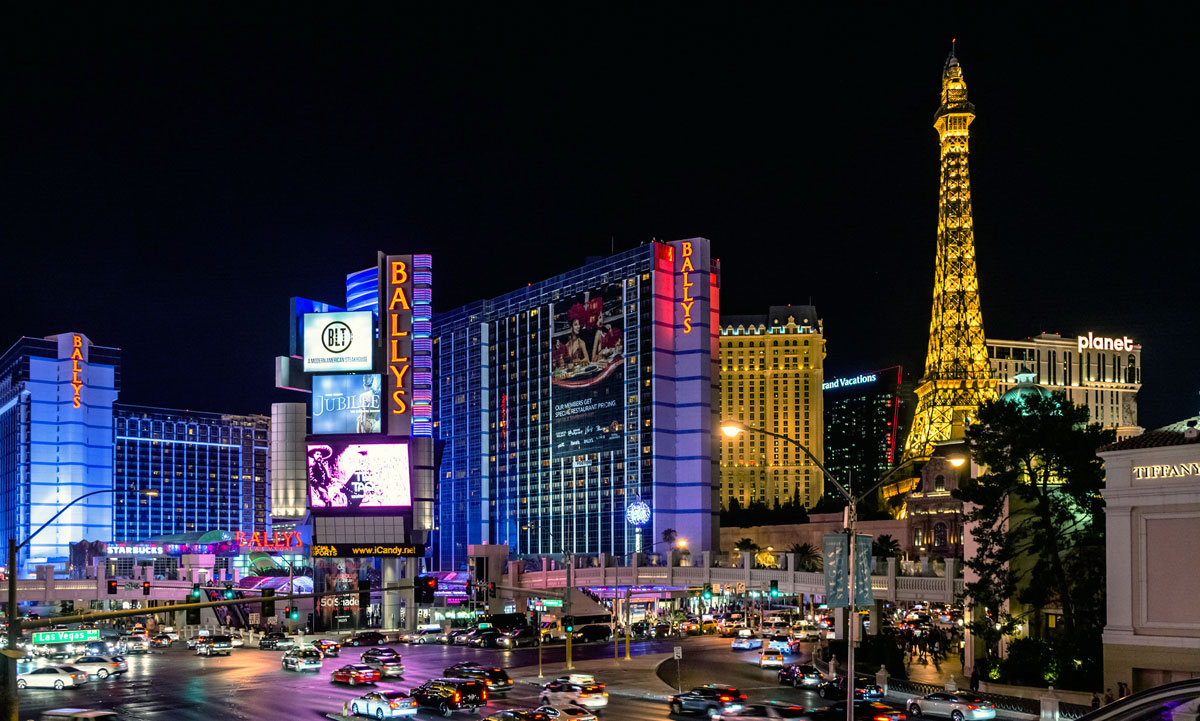 Hockey in Non-Traditional Markets
For decades, ice hockey was a sport defined by its northern roots. But a surprising trend has been emerging. How did the ice get so hot in the South? #Hockey #FloridaPanthers #StanleyCup #NHL #AustonMatthews crossicehockey.com/hockey-in-non-…